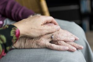 Opatrovanie seniorov vám uľahčí život